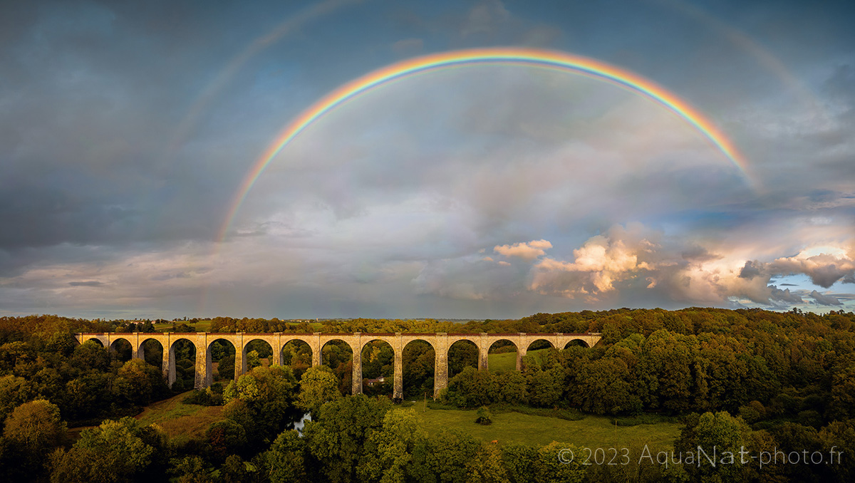 panoramique du viaduc et arc en ciel vue du ciel